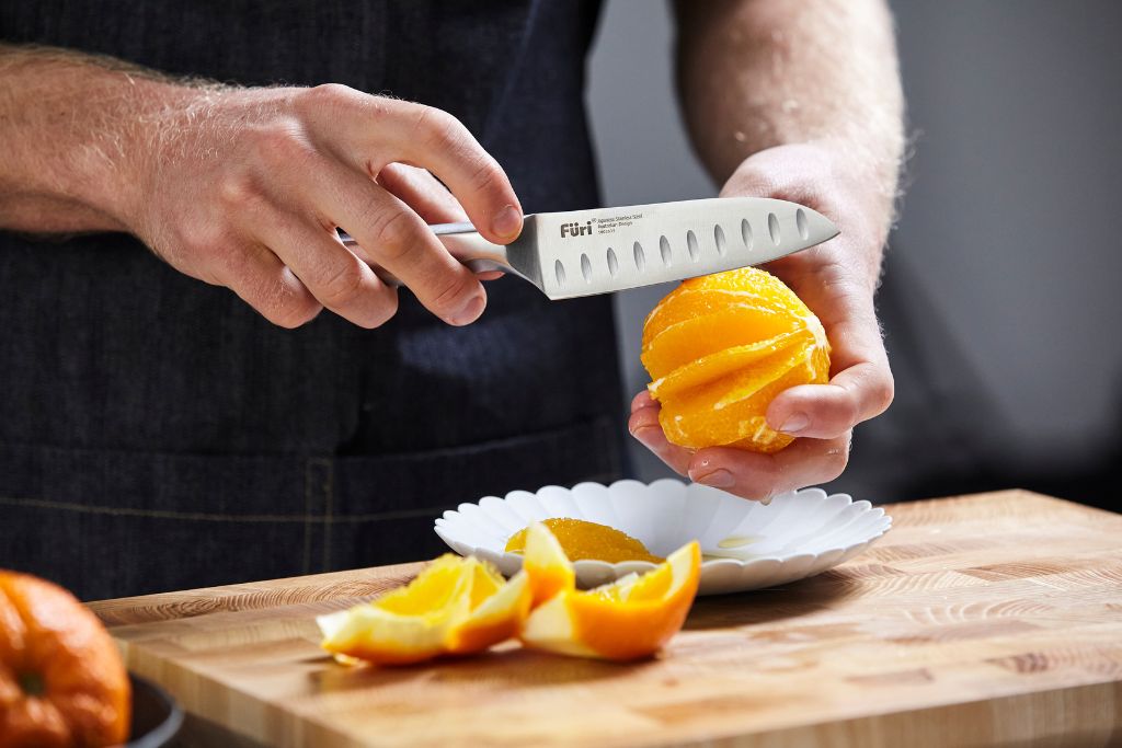 HOW TO SEGMENT AN ORANGE