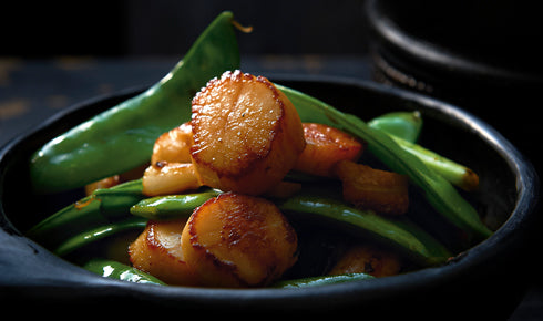 KYLIE KWONG'S STIR-FRIED SCALLOPS WITH SNOW PEAS AND GARLIC